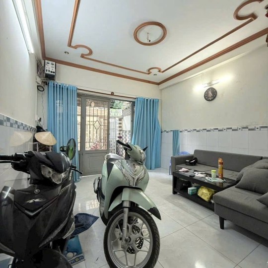 NHÀ SỔ HỒNG RIÊNG TO ĐÙNG - GIÁP QUẬN 7