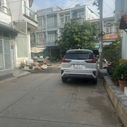 Cho thuê nhà hẻm xe tải 2279 huỳnh tấn phát