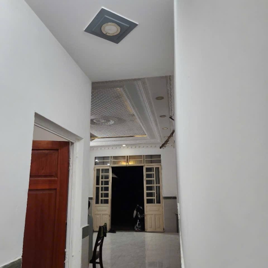 nhà cấp 4, mặt tiền đường Nguyễn Bình 