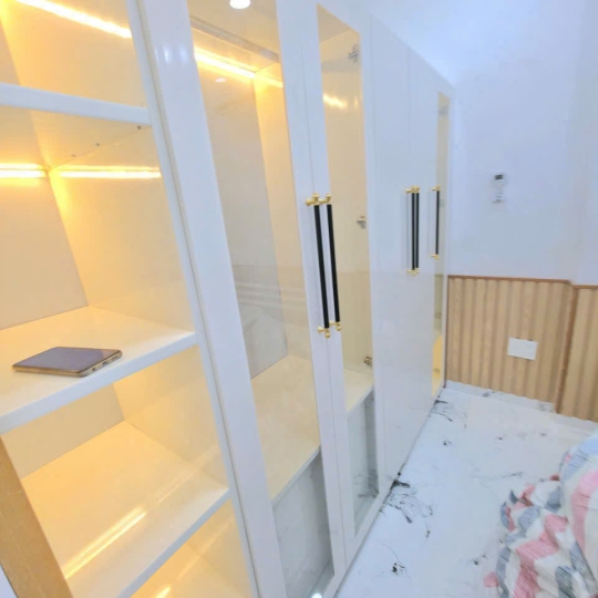 NHÀ MẶT TIỀN HẼM NỐI LIỀN TRỤ CHÍNH CÁCH ĐƯỜNG NGUYỄN BÌNH 20M