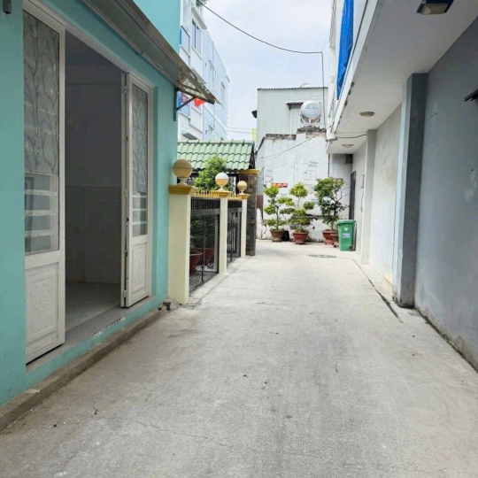 cho thuê nhà hẽm xe hơi đường Huỳnh Tấn Phát